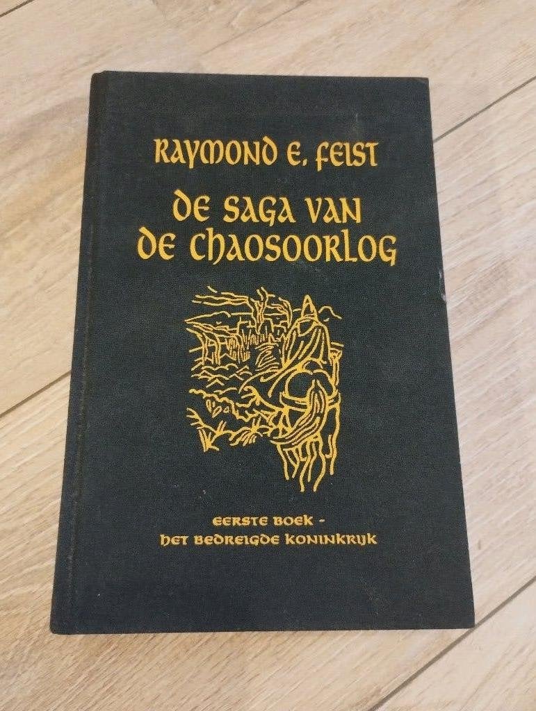 Boek - De Saga van de Chaosoorlog, Boeken, Ophalen of Verzenden, Zo goed als nieuw, Raymond E. Feist