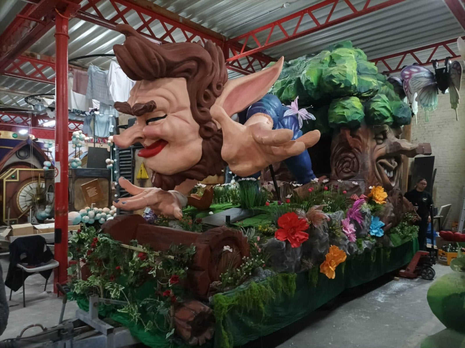 carnaval praalwagen te koop., Ophalen