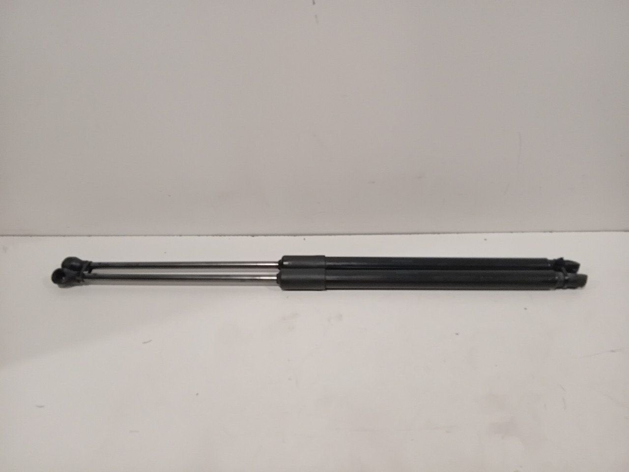 Gasdrukveerset achter Renault Clio, Onderdelen@venauto.nl, Van der Ven Autorecycling B.V., Ettenseweg 76, 4706 PB Roosendaal, The Netherlands