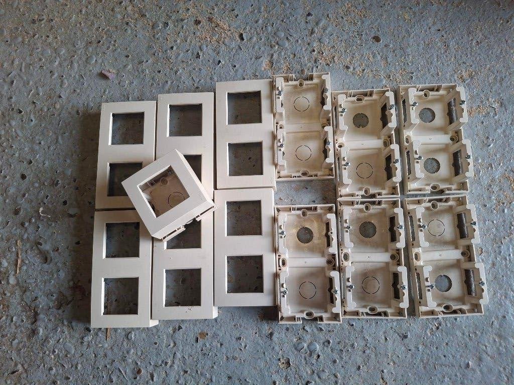 Niko afdekplaatsjes (opbouw), Doe-het-zelf en Bouw, Elektriciteit en Kabels, Ophalen, Gebruikt, Overige merken, Stopcontact