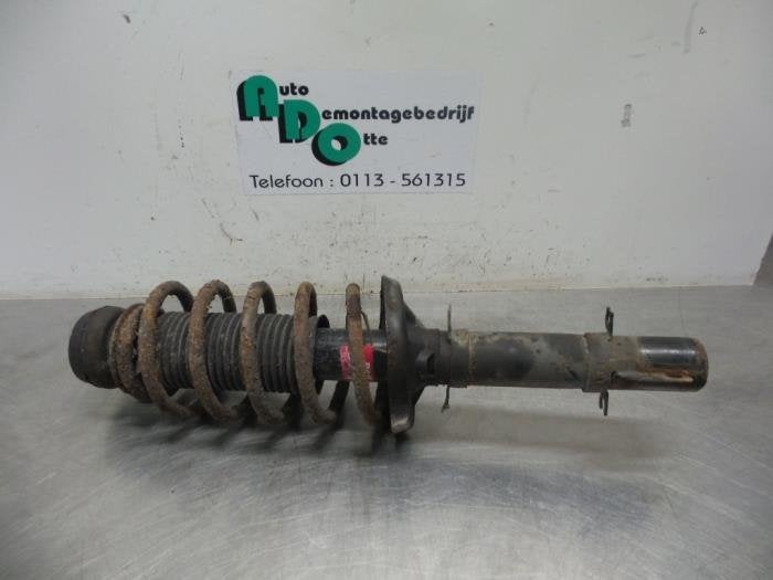 Schokdemperpoot rechts-voor van een Volkswagen Golf (Golf 97, Auto-onderdelen, Gebruikt, -, Volkswagen, -
