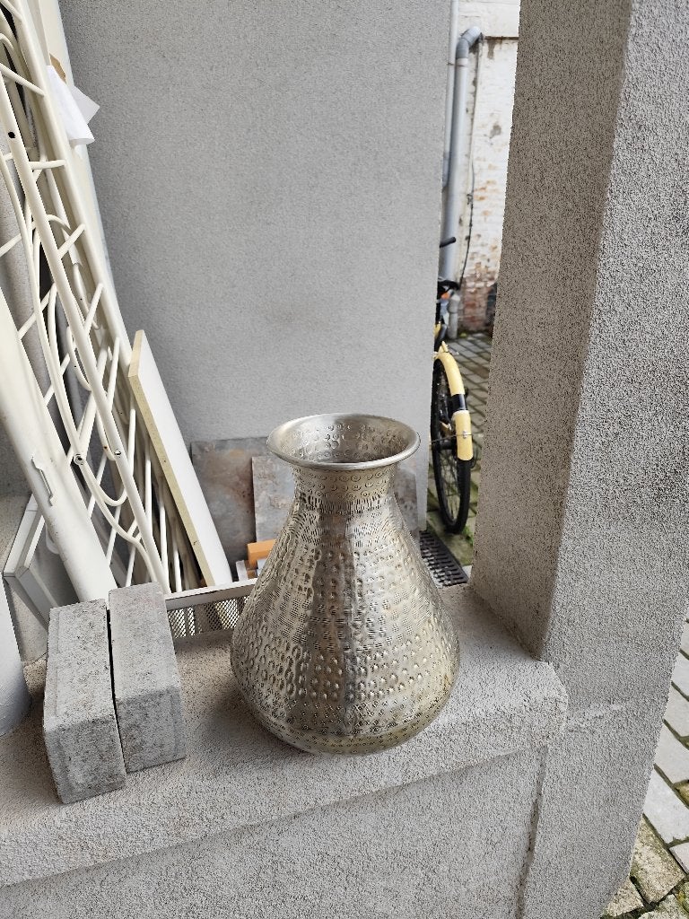 Vase vintage en métal - décoration , fleurs, Maison & Meubles, Enlèvement, Comme neuf, Métal