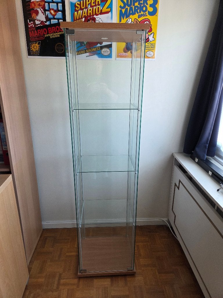 Vitrine DETOLF IKEA, Avec porte(s), 25 à 50 cm, Comme neuf, Verre