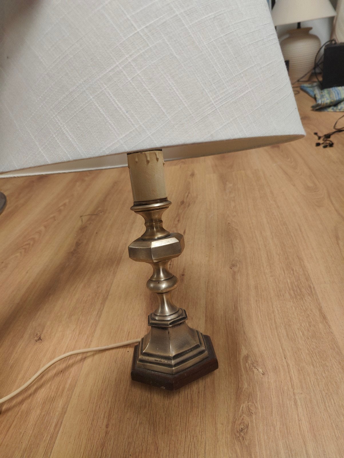 Lampe de table en laiton massif avec abat-jour – Vintage, Enlèvement ou Envoi, Blanc, Avec abat-jour, Bois