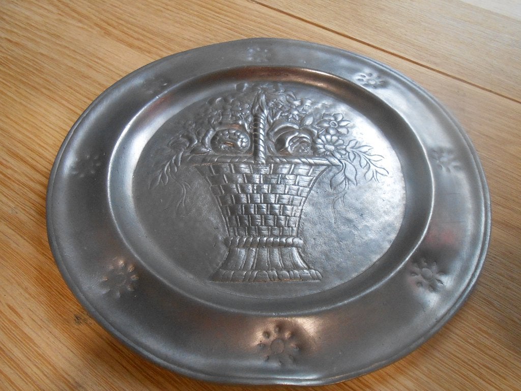 !!! Tinnen!!! Bord van 23 cm + patroon + haak, Antiek en Kunst, Antiek | Tin, Ophalen