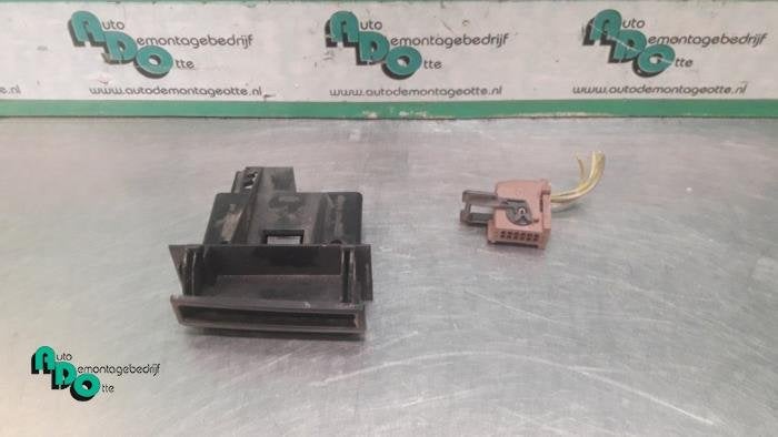 Compartiment de rangement d'un Peugeot Expert (Expert 07-), -, 3 mois de garantie, Utilisé, -