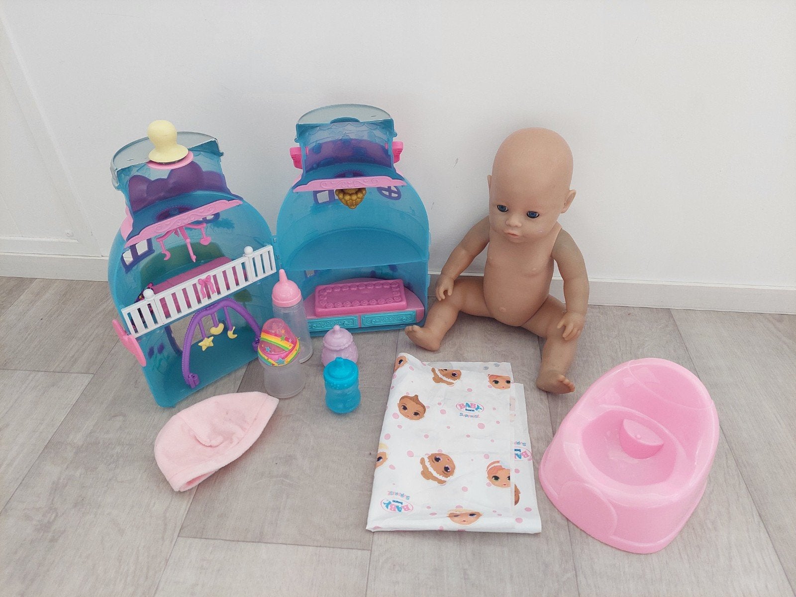 Babypop met accesoires, Kinderen en Baby's, Speelgoed | Poppen, Ophalen of Verzenden, Gebruikt, Babypop