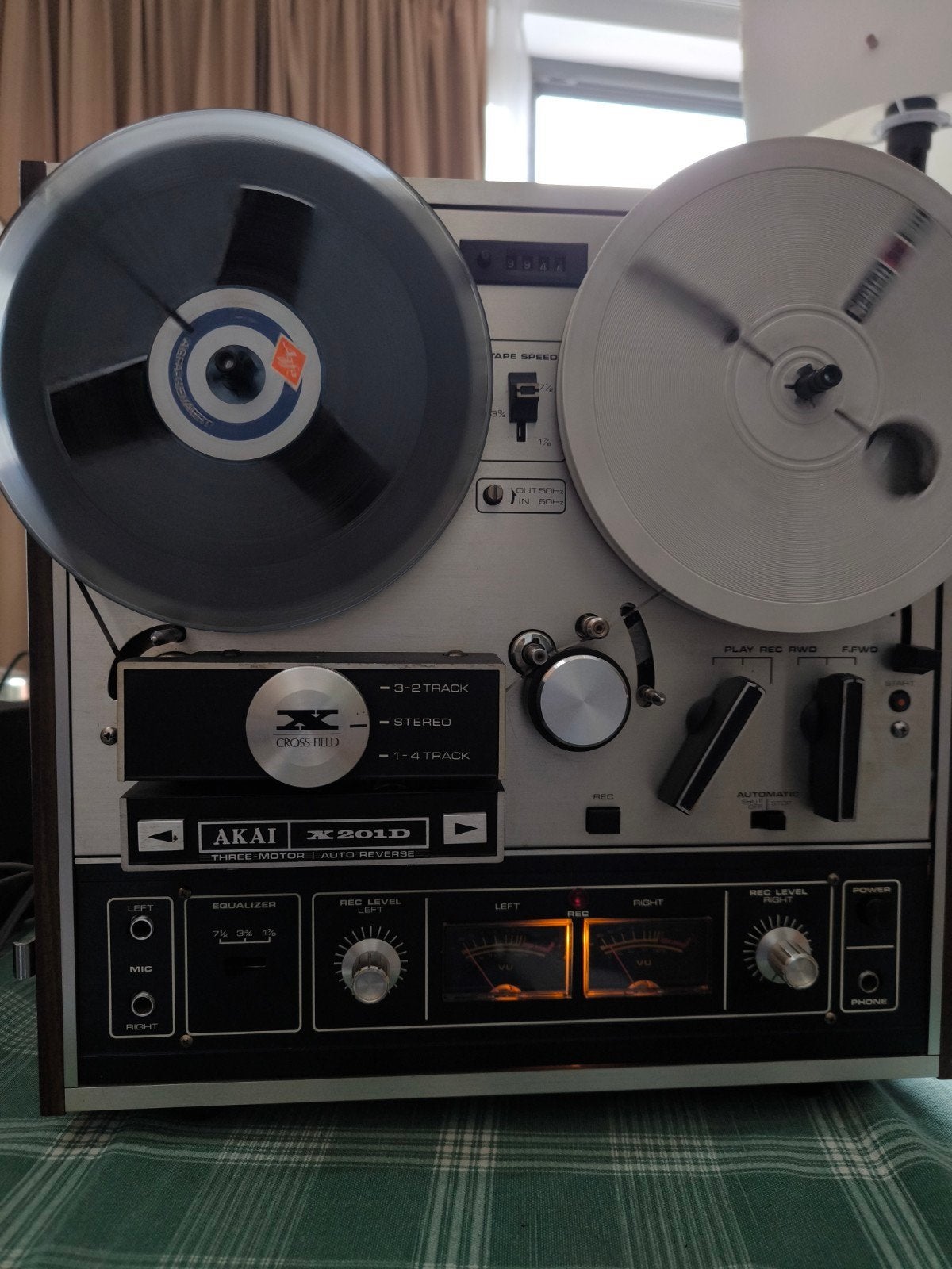 AKAI REEL TO REEL, Enlèvement