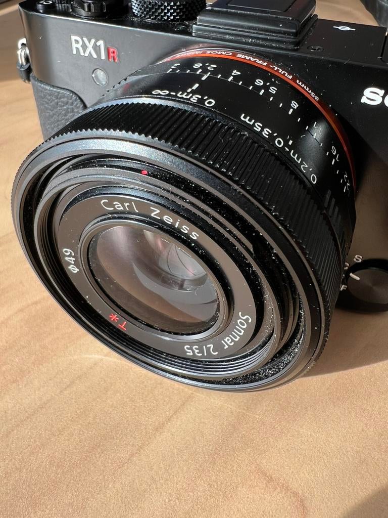 Sony RX1R II - 42MP Full Fr + Zeiss 35mm - weinig gebruikt, Ophalen, Gebruikt, 42 Megapixel, Compact