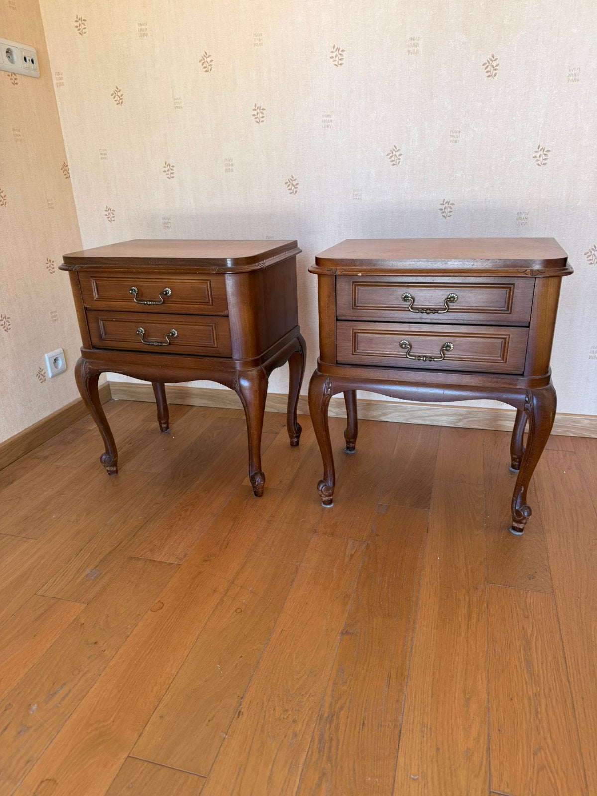 Lot de 2 tables de nuit en meurisier, Maison & Meubles, Enlèvement, Utilisé, Bois, 55 à 70 cm