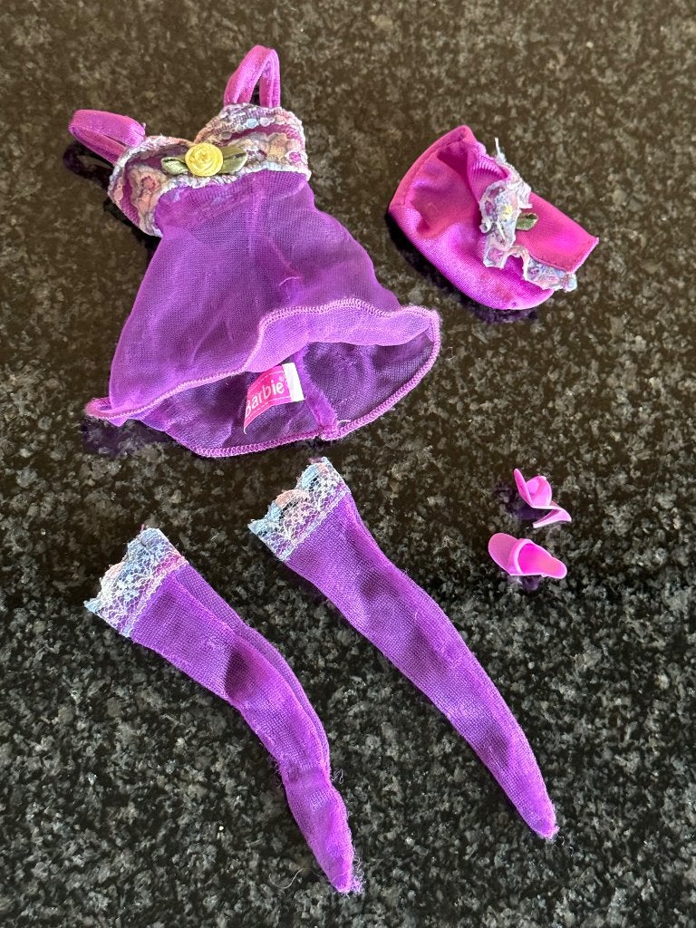 Barbie 1995 Purple Lingerie ( vintage ), Enlèvement ou Envoi, Utilisé, Vêtements