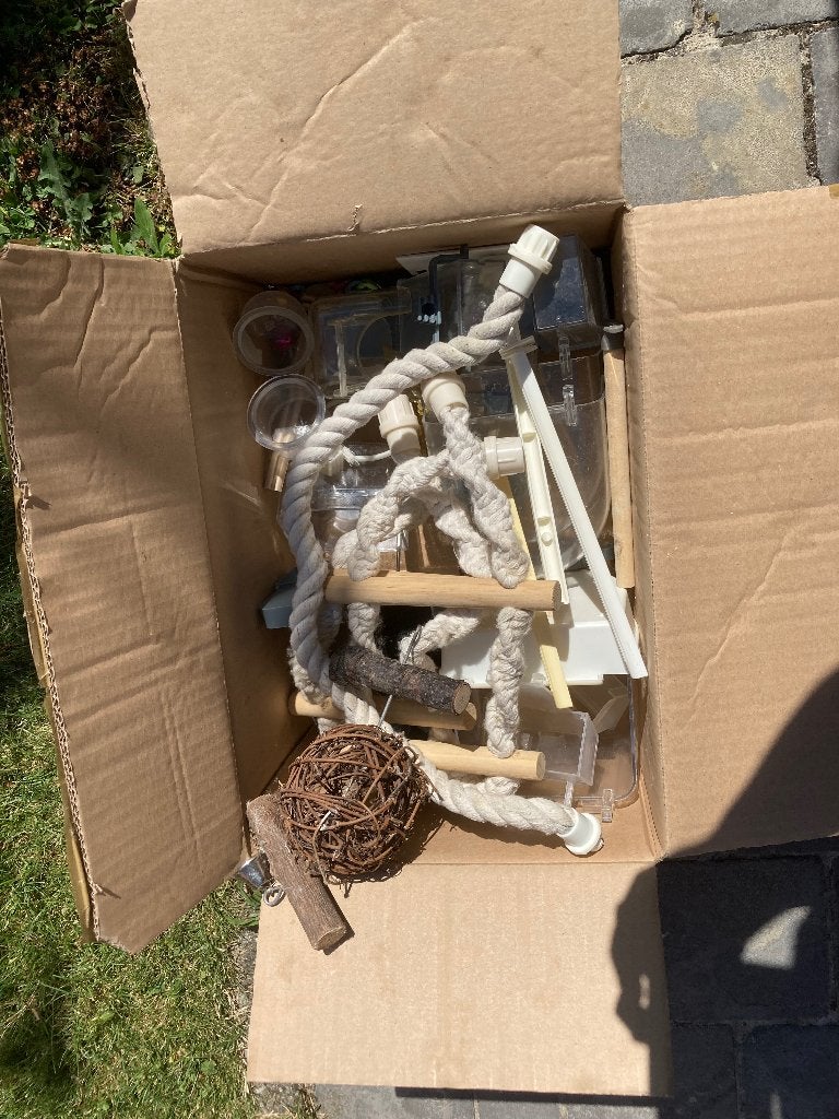 Doosje met vogelgerei, Dieren en Toebehoren, Ophalen, Gebruikt