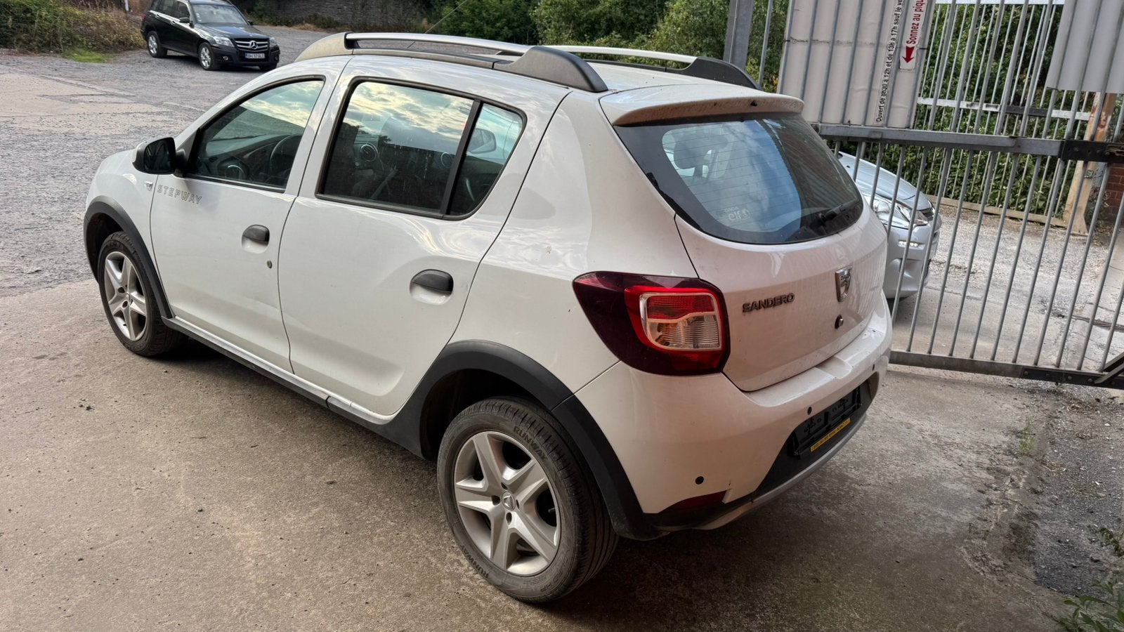 Dacia Sandero Stepway 0.9i Motor Probleme NO START, Auto's, Dacia, 90 kW, Euro 5, Bedrijf, 5 zetels