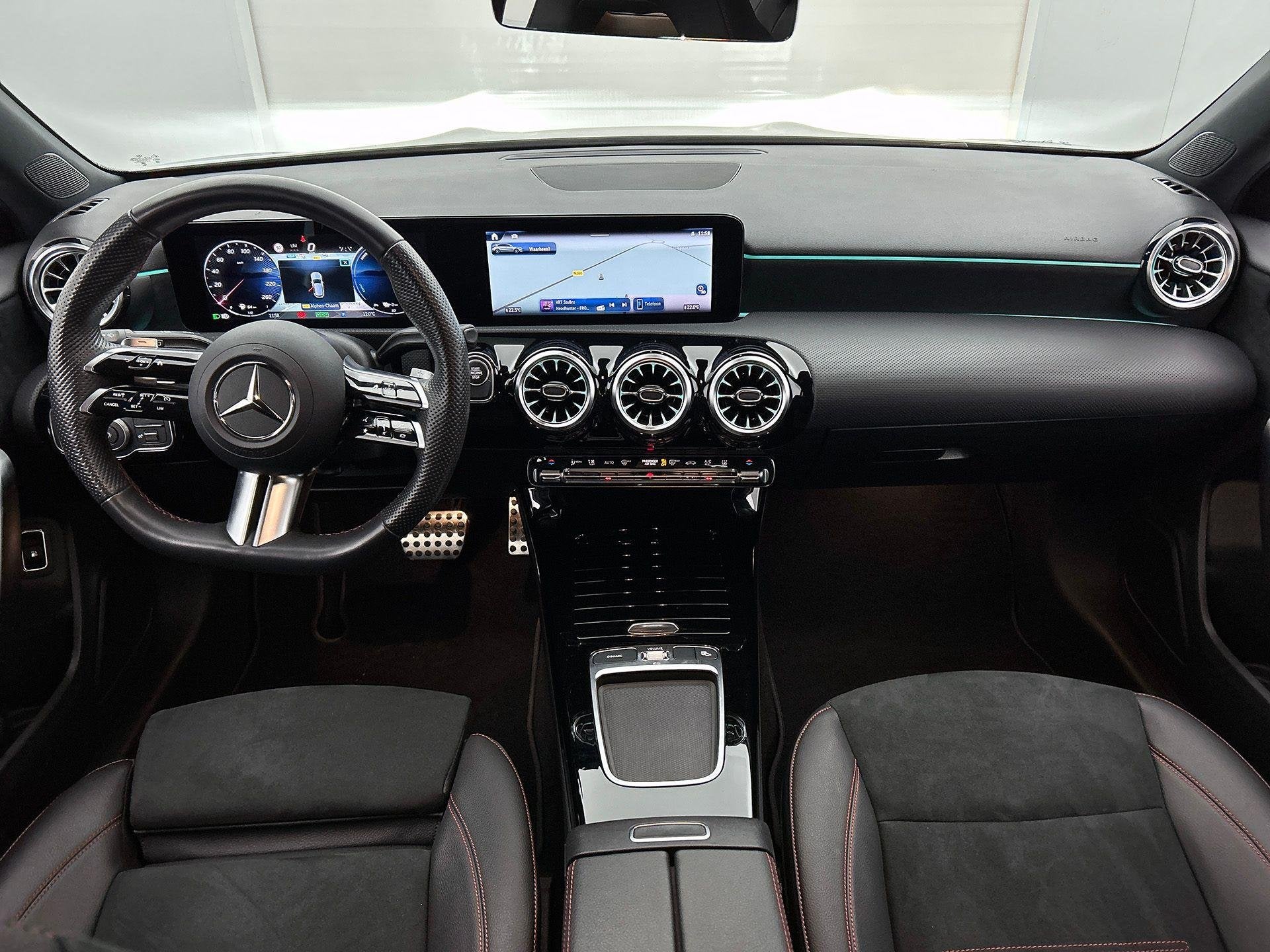 Mercedes-Benz A-Klasse 250 e Hatchback AMG Line | Verwarmde, Autos, Achat, Euro 6, Entreprise, 16 kWh