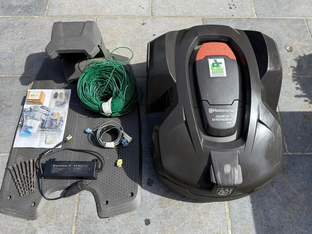 Husqvarna 420 robotmaaier | incl nieuwe grondplaat en trafo, Ophalen, Zo goed als nieuw, 20 tot 25 cm