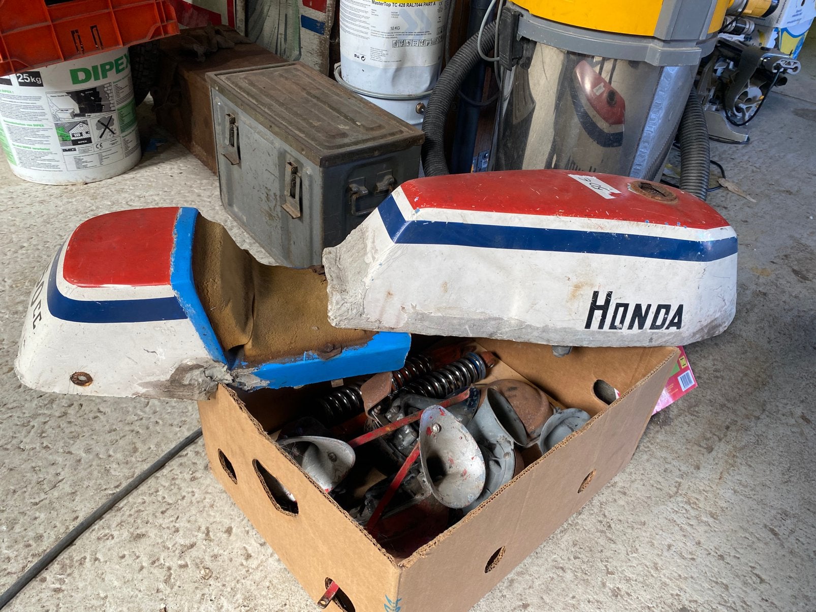 Vintage Carrosserie polyester Honda SS, Fietsen en Brommers, Ophalen of Verzenden, Tank