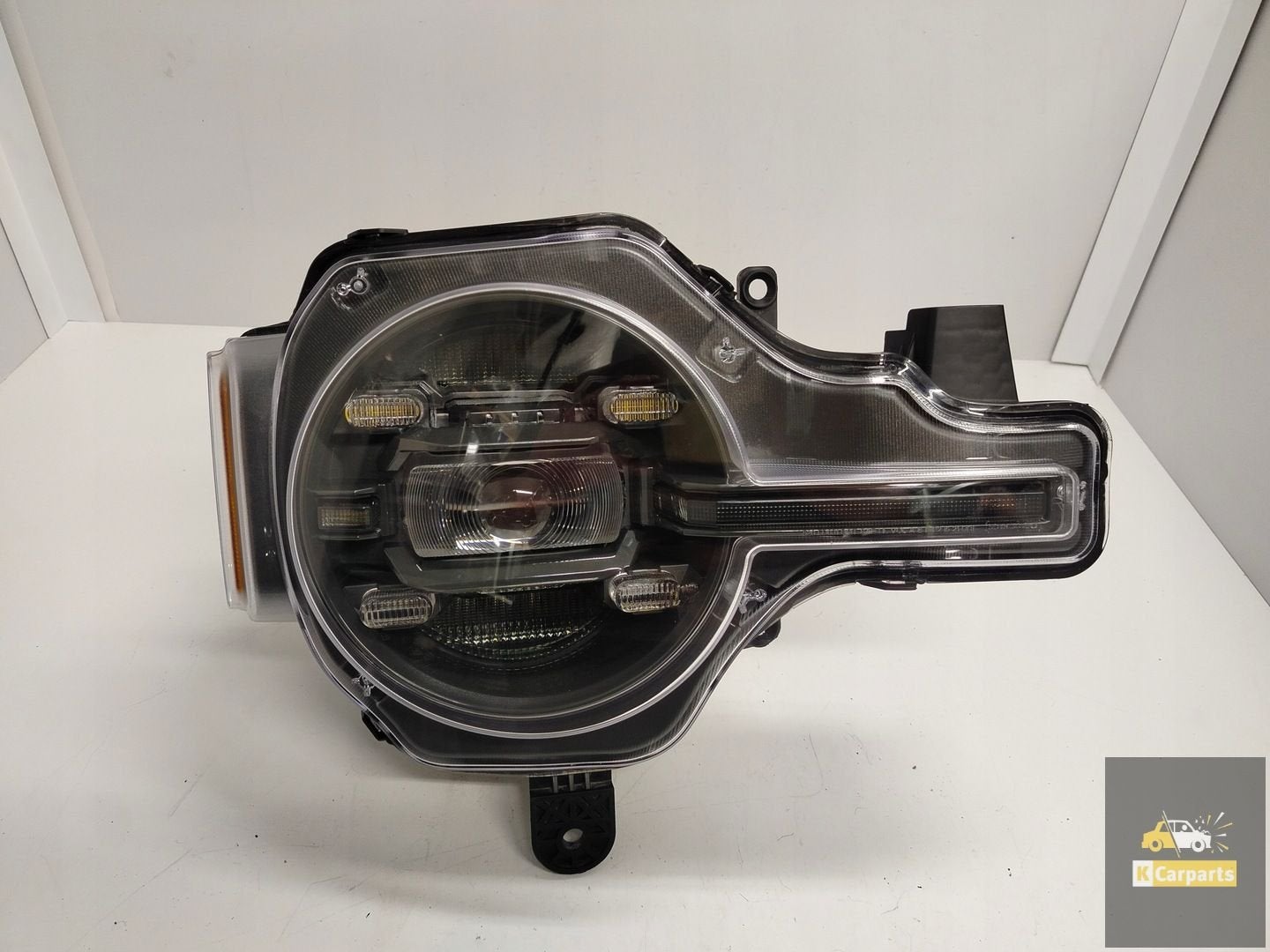 Phare droit Ford Bronco VI, Info@ford.com, Ford Motor Company, American Road 1
48126  Dearborn, Ford