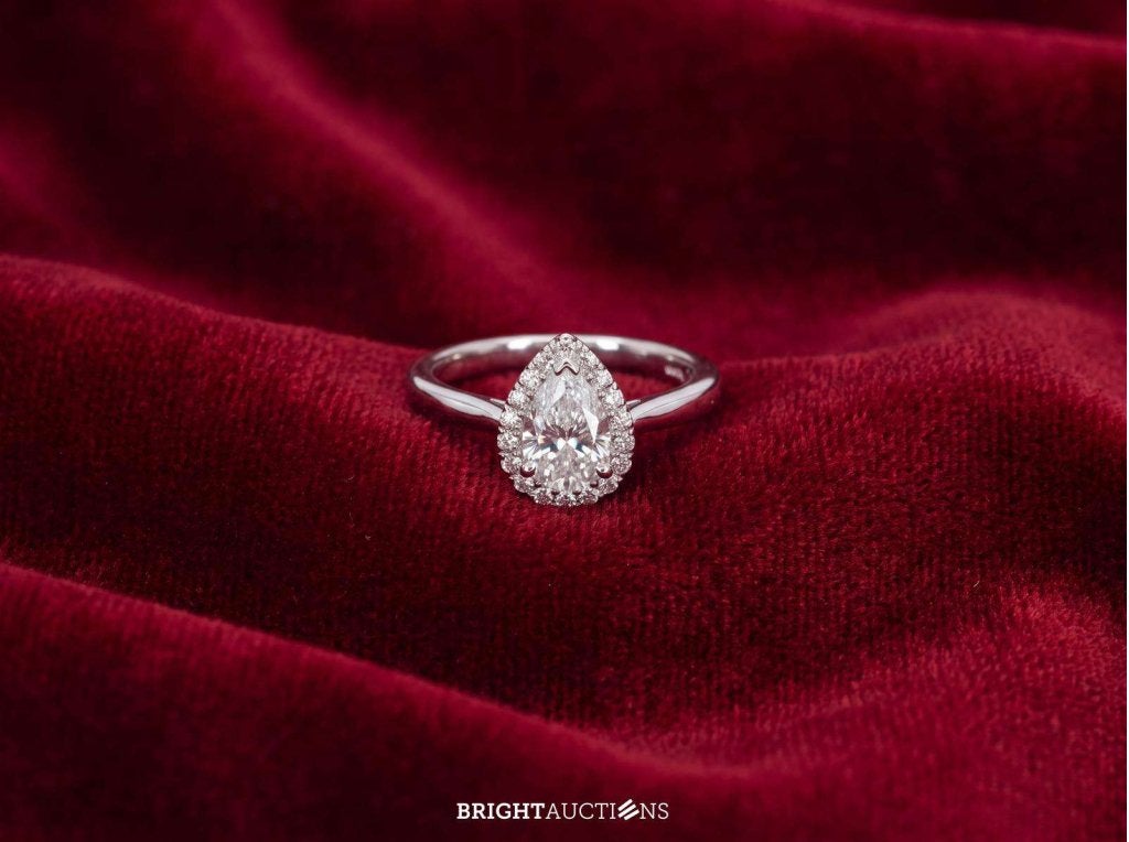 Platina ring met een grote peer geslepen diamant van 1.02 ca, Bijoux, Sacs & Beauté, Bagues, Diamant, Niet ingevuld, Enlèvement