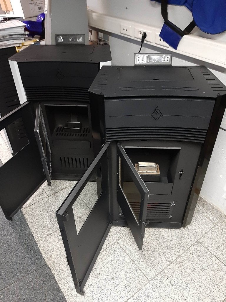 Poêle avec Reservoir Fermé model Dario 2026 -15 kw à 95 %, Neuf, Enlèvement, Autoportant, Poêle à granulés