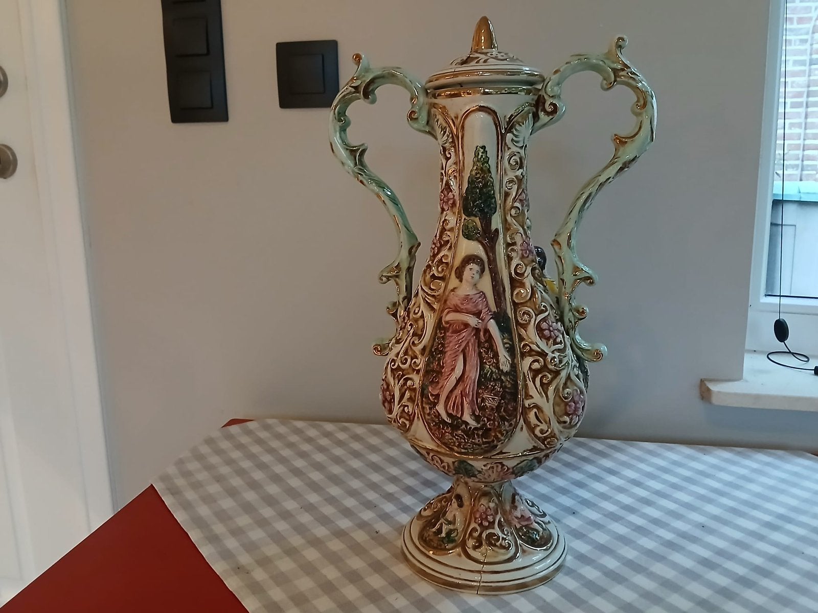 Antieke vaas, Ophalen, Gebruikt