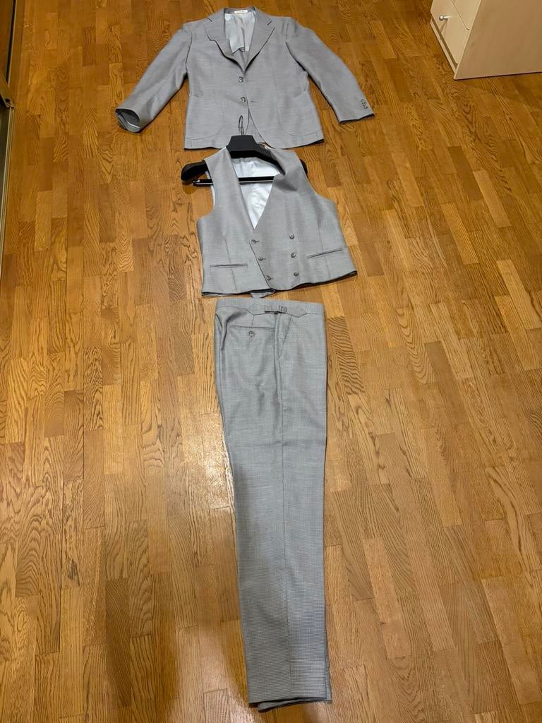 Nieuw kostuum driedelig, Kleding | Heren, Ophalen of Verzenden, Zo goed als nieuw, Maat 48/50 (M)