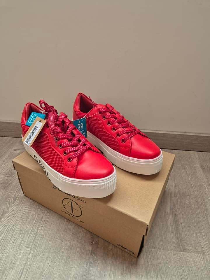 Sneakers chaussea. Maat 36. Nooit gedragen, Chaussea, Enlèvement ou Envoi, Neuf, Sneakers et Baskets