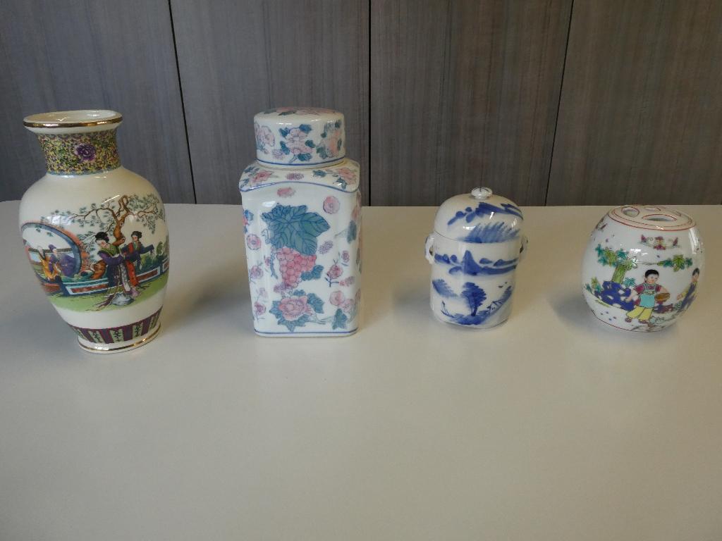 Chinese porseleinen potjes en vazen, Huis en Inrichting, Woonaccessoires | Vazen, Overige kleuren, Aardewerk of Porselein, Ophalen of Verzenden