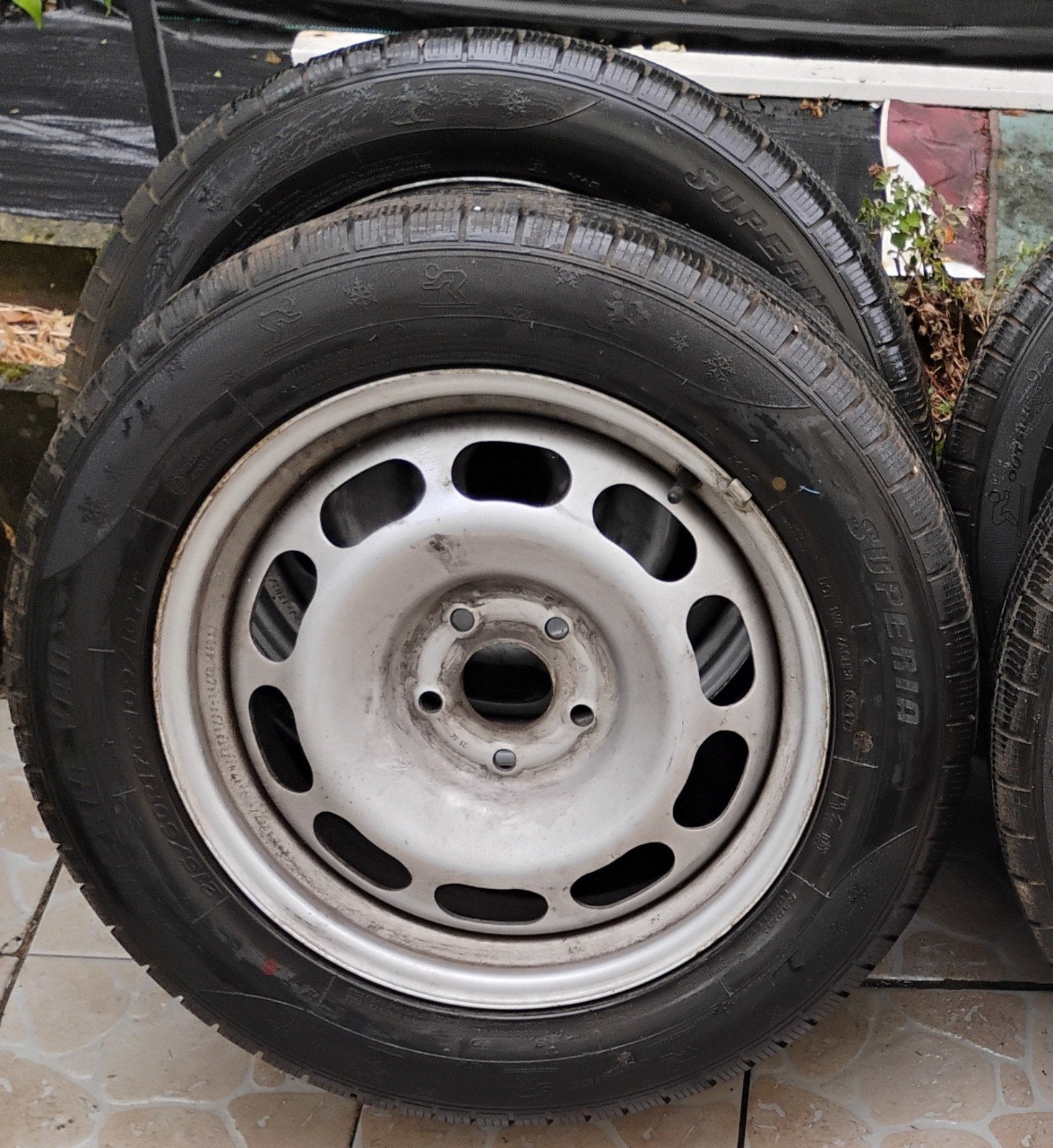 4 Roues Utilitaire VOLKSWAGEN, Enlèvement, Pneu(s)