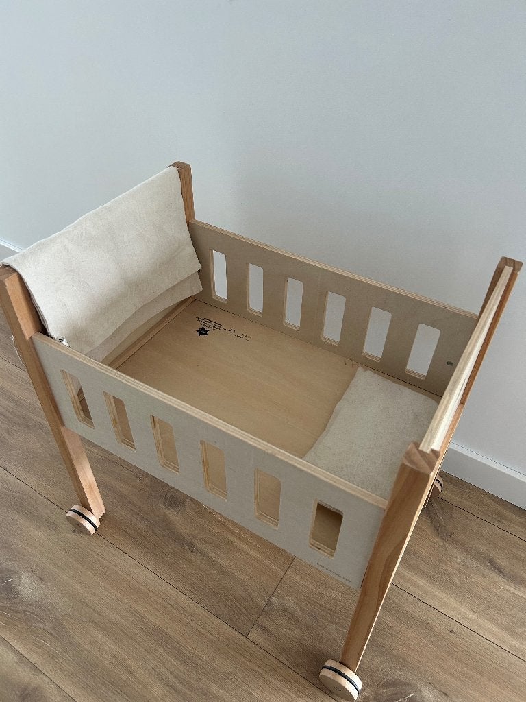Poppenbed, Kinderen en Baby's, Ophalen, Zo goed als nieuw, Meubelstuk of Keukentje