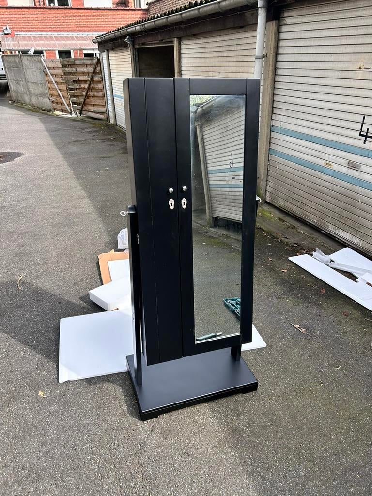 Meuble a bijoux et maquillage avec miroir, Maison & Meubles, Tables | Coiffeuses, Comme neuf, Enlèvement