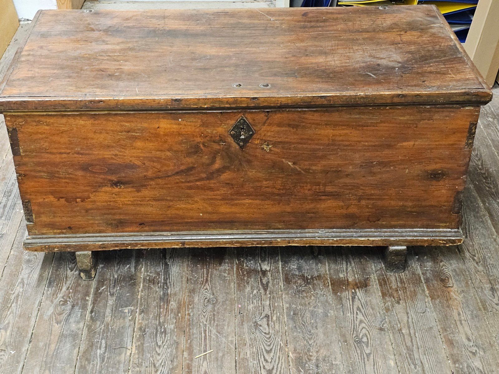 Boîte ancienne en bois massif, probablement XIXe siècle, Maison & Meubles, Enlèvement