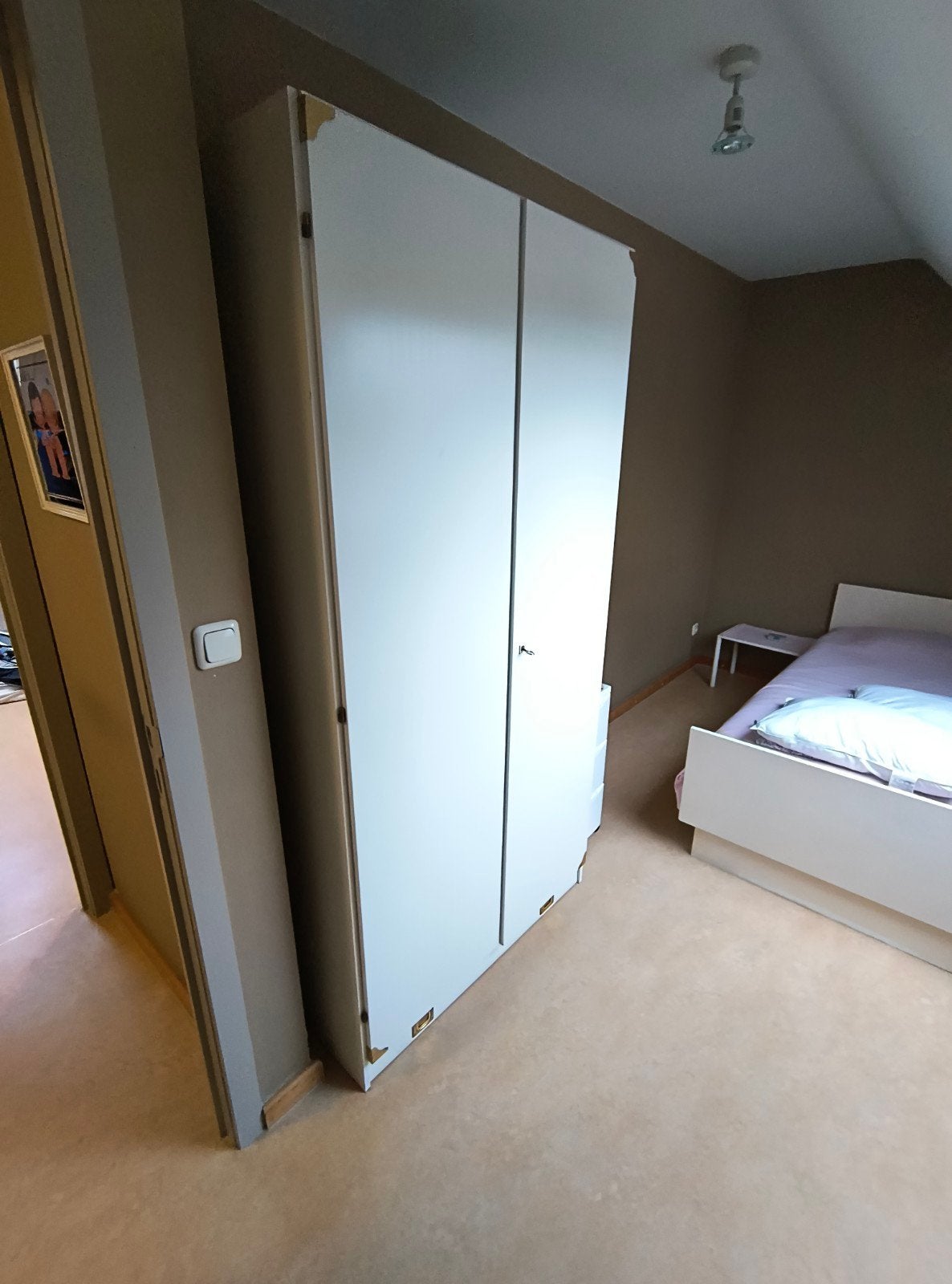 Moderne witte kledingkast met hang- en legplanken, Ophalen, Gebruikt