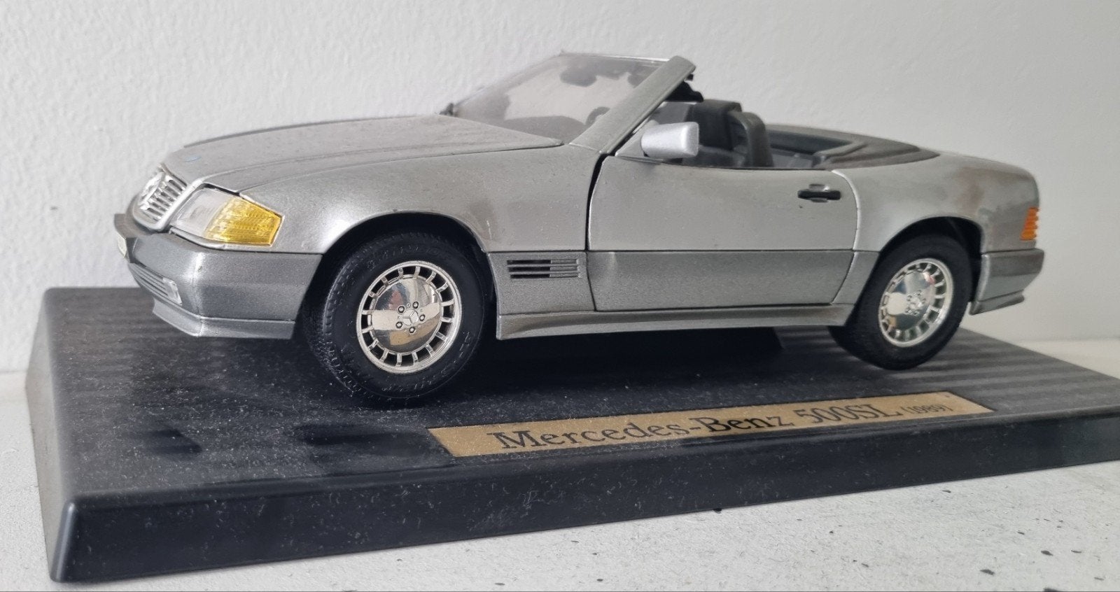 Mercedes SL500 R129 schaalmodel, Enlèvement ou Envoi, Comme neuf, Voiture