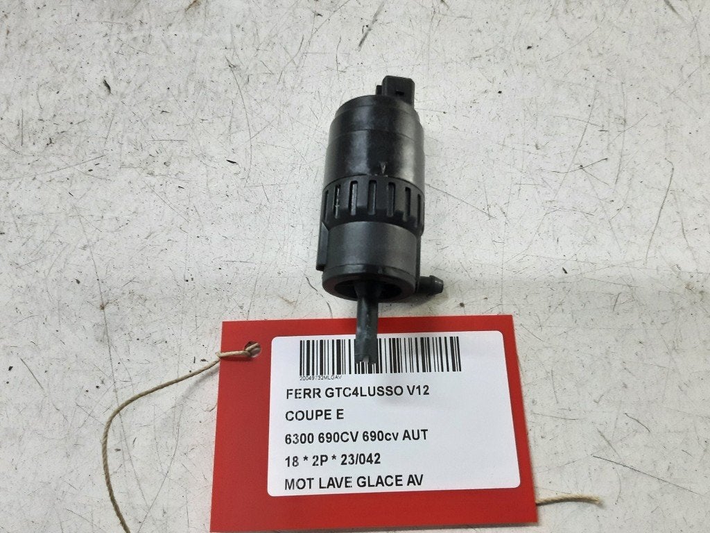 LAVE-GLACE POMPE AVANT Ferrari GTC4 Lusso (D283205), Mevr. I. Hauben, Ferrari, Utilisé, Rue de l'Espoir 34 34
4030  GRIVEGNÉE, BE