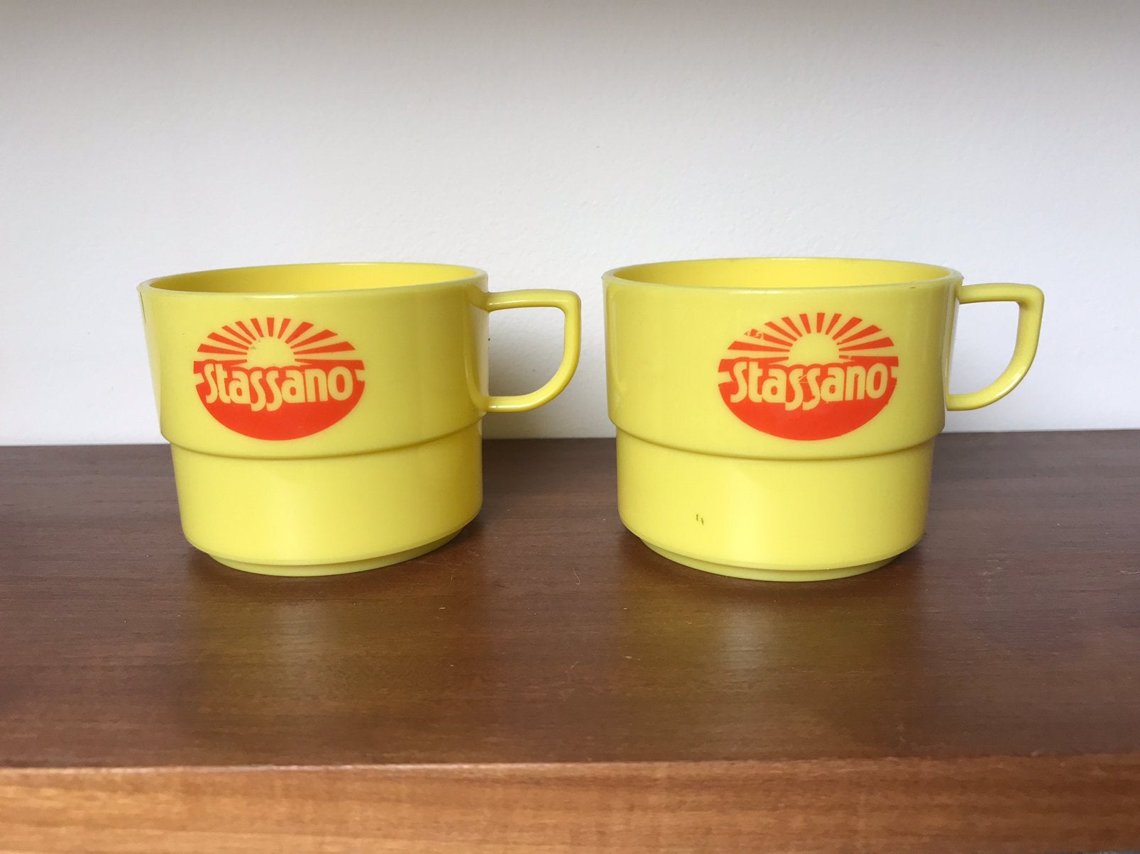 Stassano Set van 2 kunststof bekers met oor geel rood, Collections, Enlèvement ou Envoi