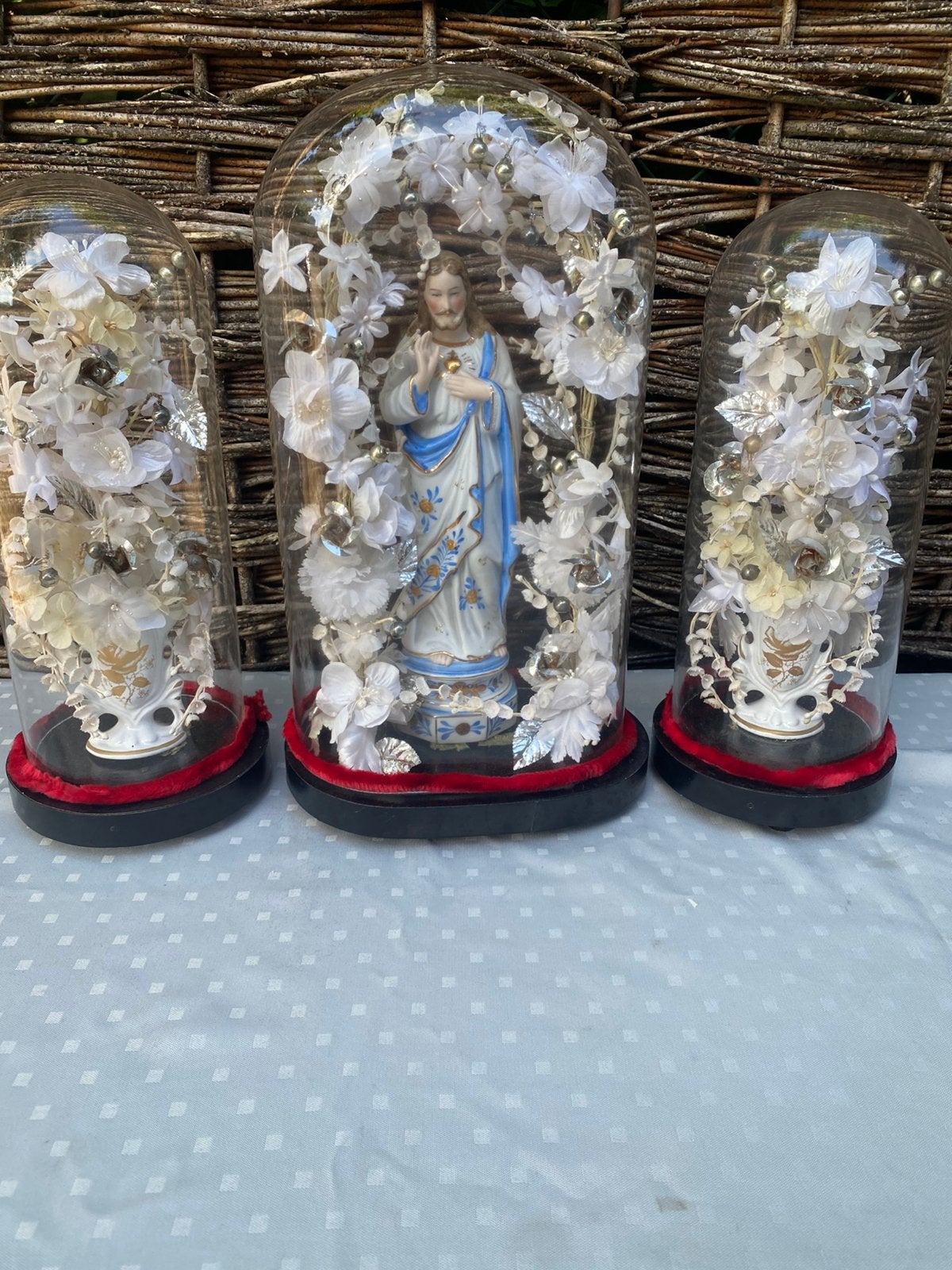 Trio stolpen met religieuze onhoud, Ophalen