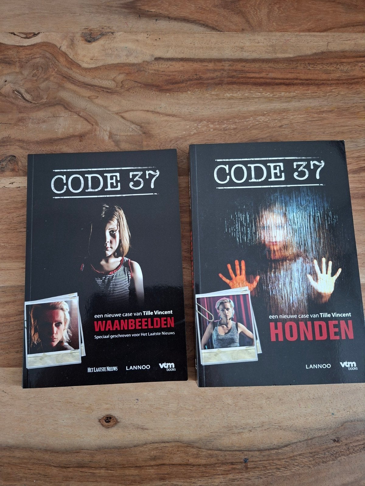 Code 37 boeken, Ophalen