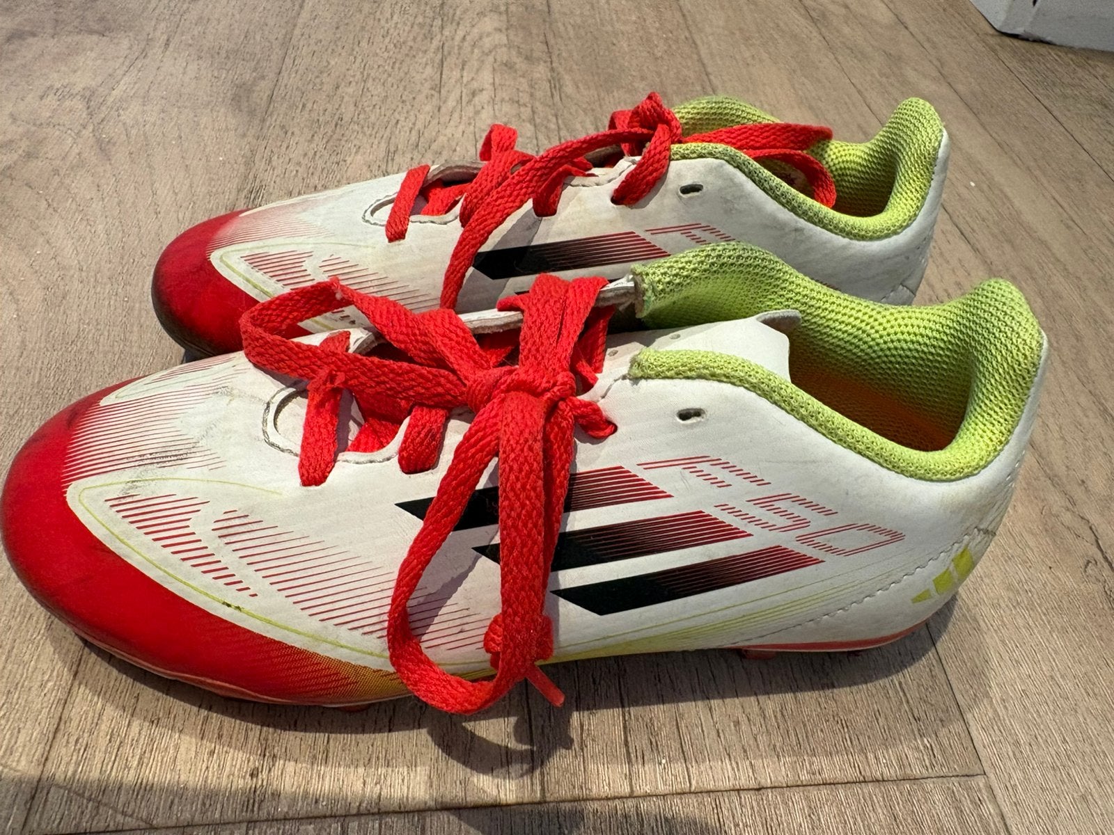 Adidas F50 kids voetbalschoenen maat 31, incl. veters, Enlèvement ou Envoi, Comme neuf