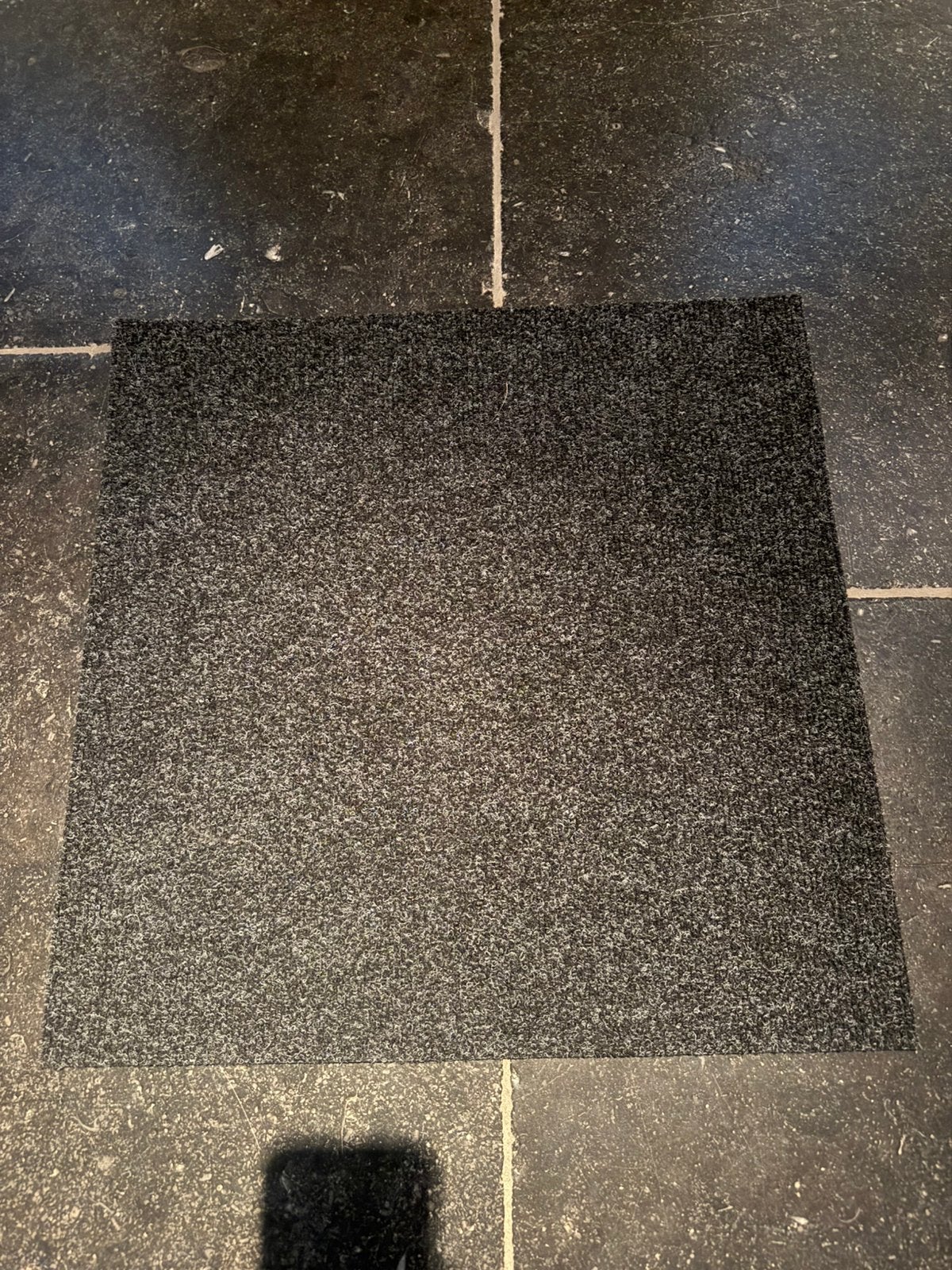 Nieuwe tapijttegels antraciet – 28 stuks – 7 m² – ongebruikt, Ophalen, Zo goed als nieuw