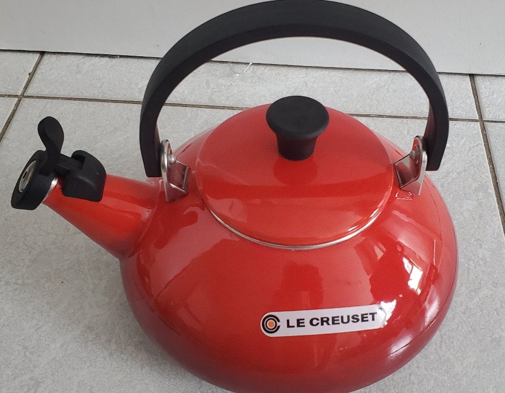 Le Creuset Traditionele fluitketel te koop.!, Huis en Inrichting, Ophalen of Verzenden, Zo goed als nieuw, Rood, Le Creuset