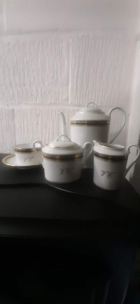 Set complet de porcelaine de limige, Antiquités & Art, Enlèvement