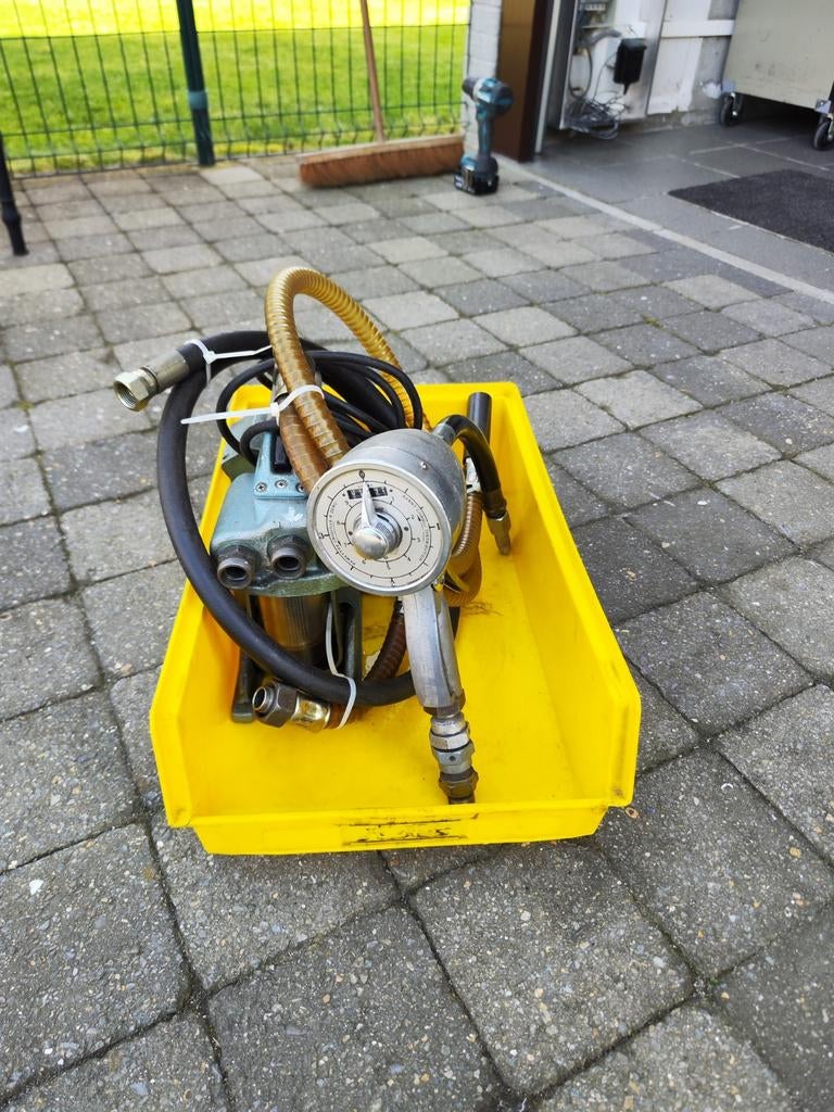 Pomp voor olie, Ophalen