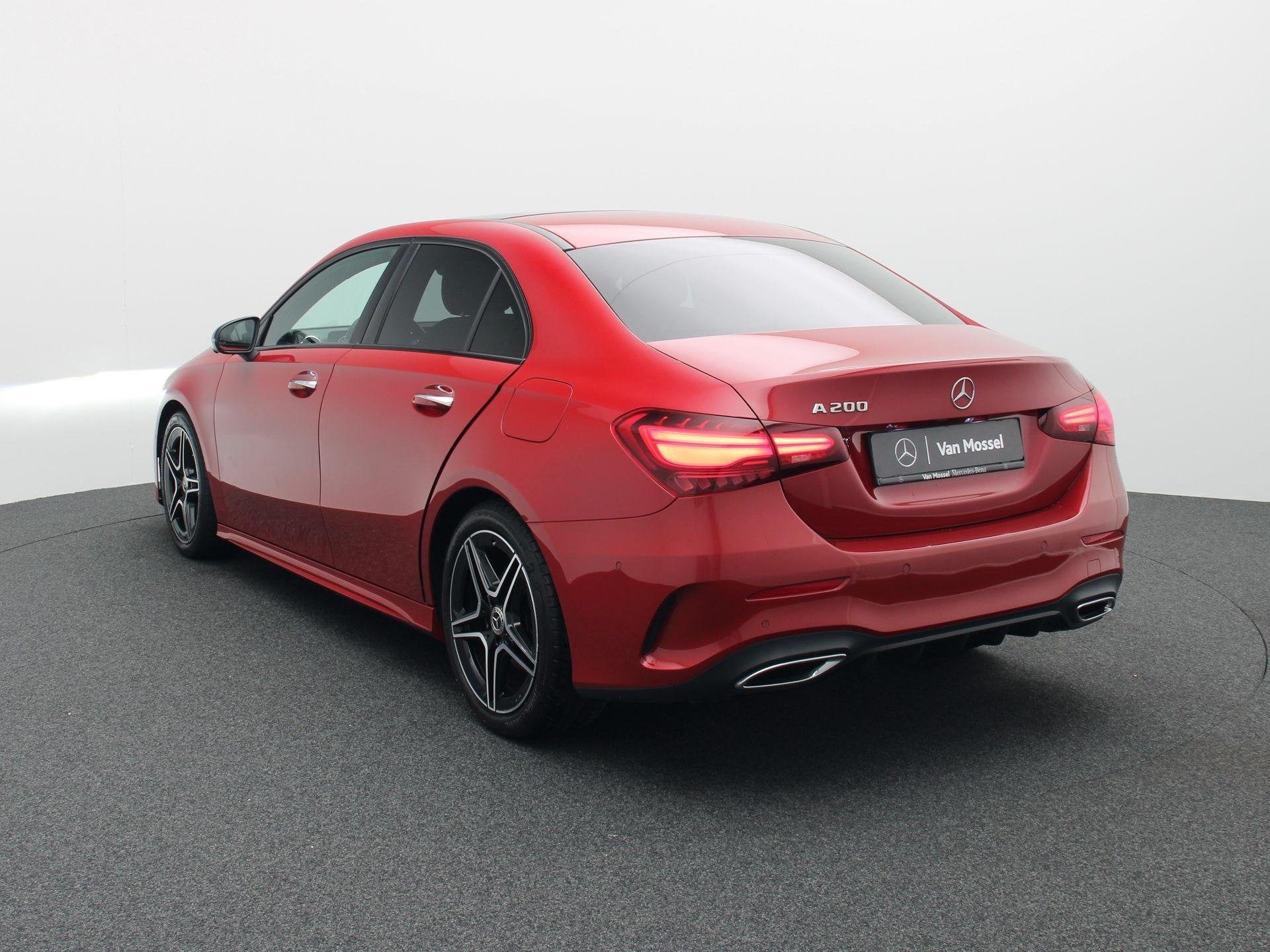 Mercedes-Benz A 200 Berline AMG Line + MULTIBEAM + PANORAMIS, Auto's, Stof, Gebruikt, 4 cilinders, 120 kW