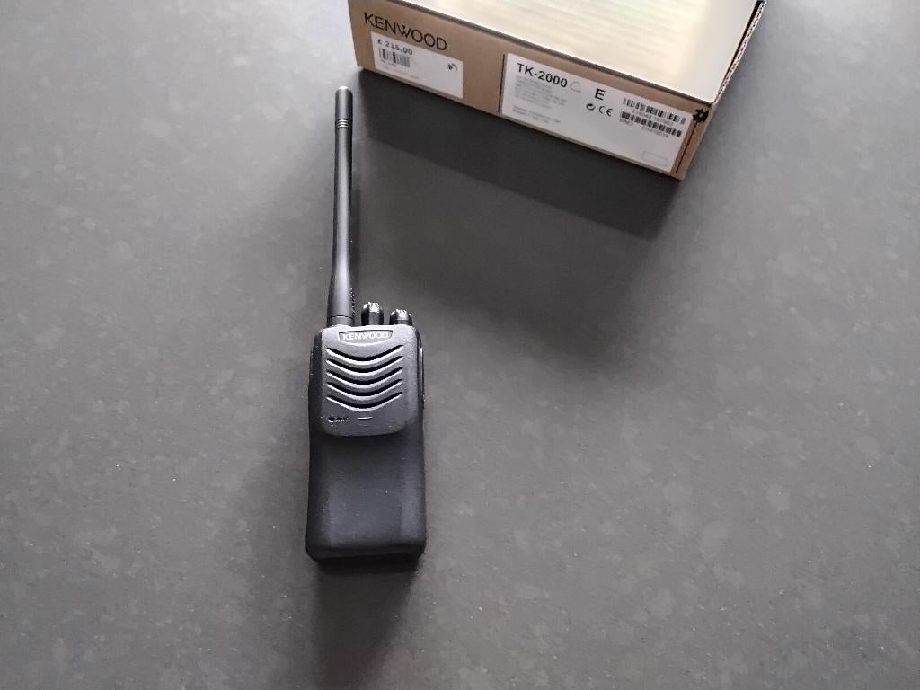 Kenwood TK2000, Ophalen of Verzenden, Zo goed als nieuw, Portofoon of Walkie-talkie, Met broekklem