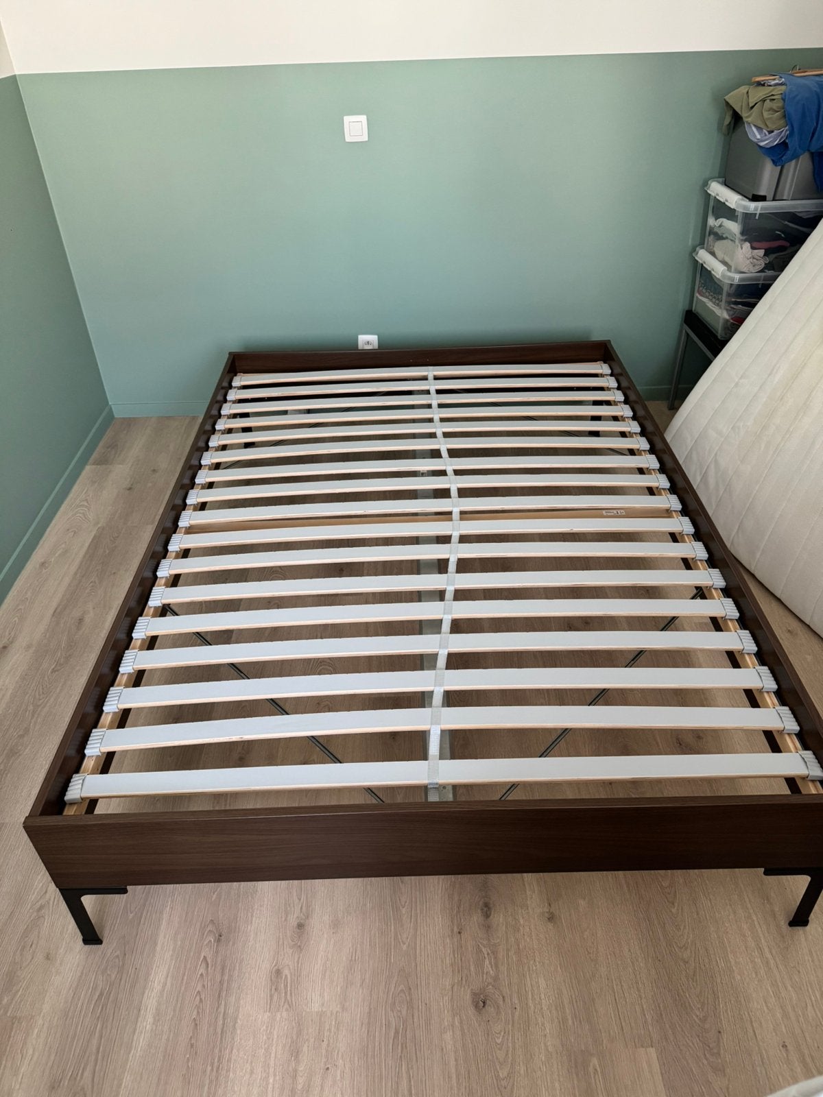 Bed Ikea 140x200 met lattenbodem en gratis matras, Huis en Inrichting, Slaapkamer | Bedden, Ophalen, Gebruikt, Bruin, Tweepersoons