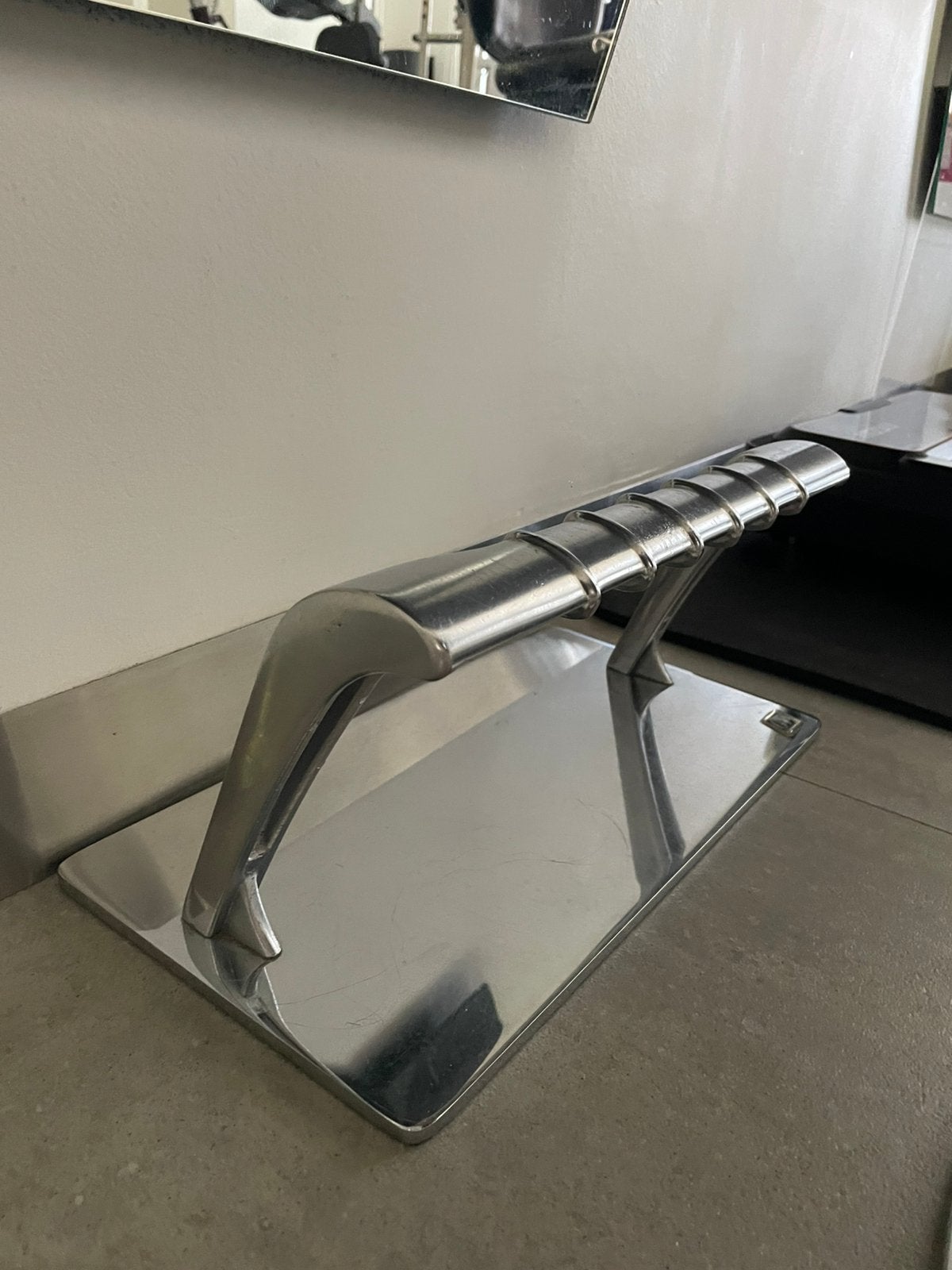2 voetsteunen, Enlèvement