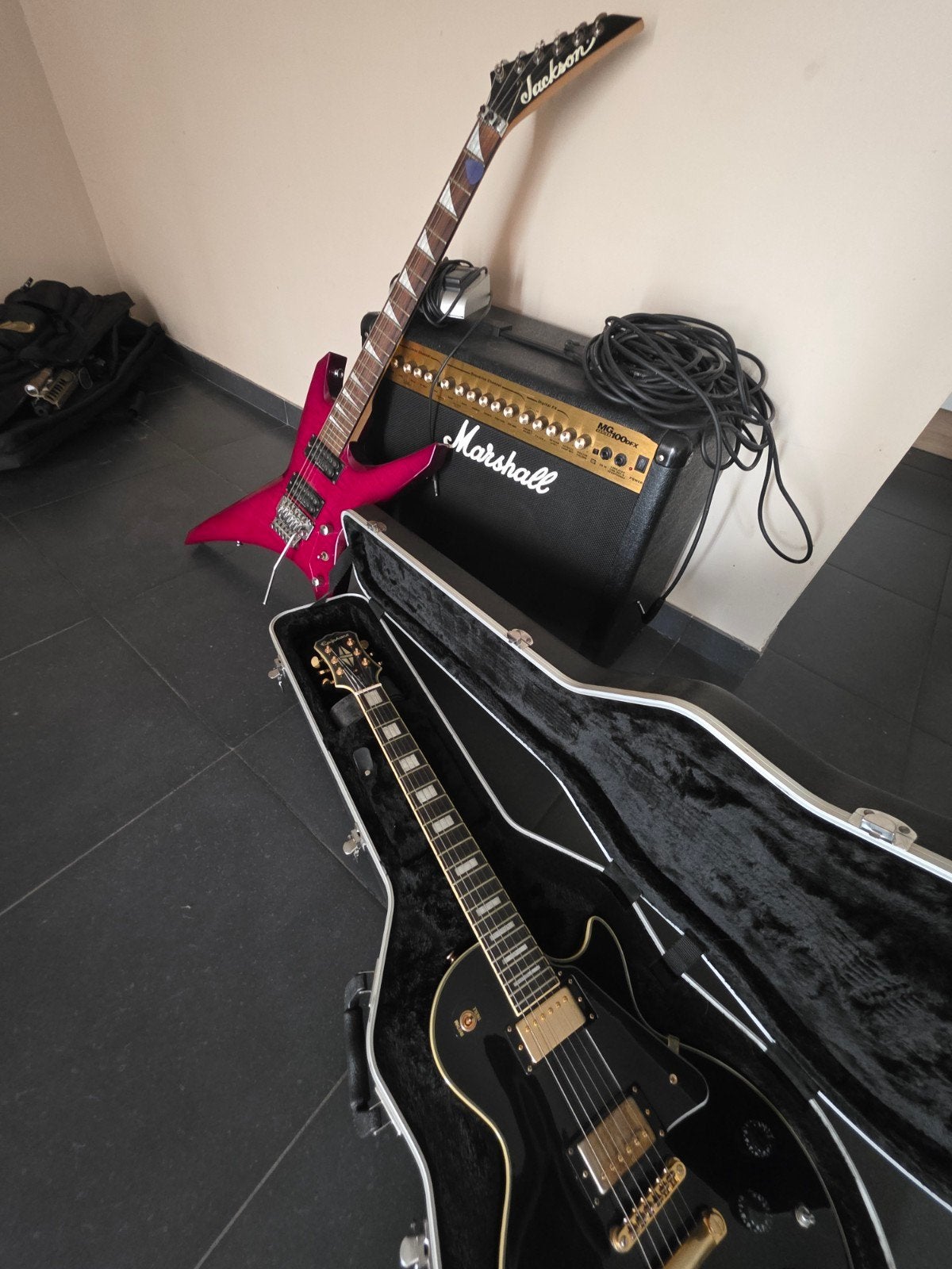 Versterker, 2 gitaren, pedal, kabels.Moet zeer dringend weg!, Ophalen, Marshall