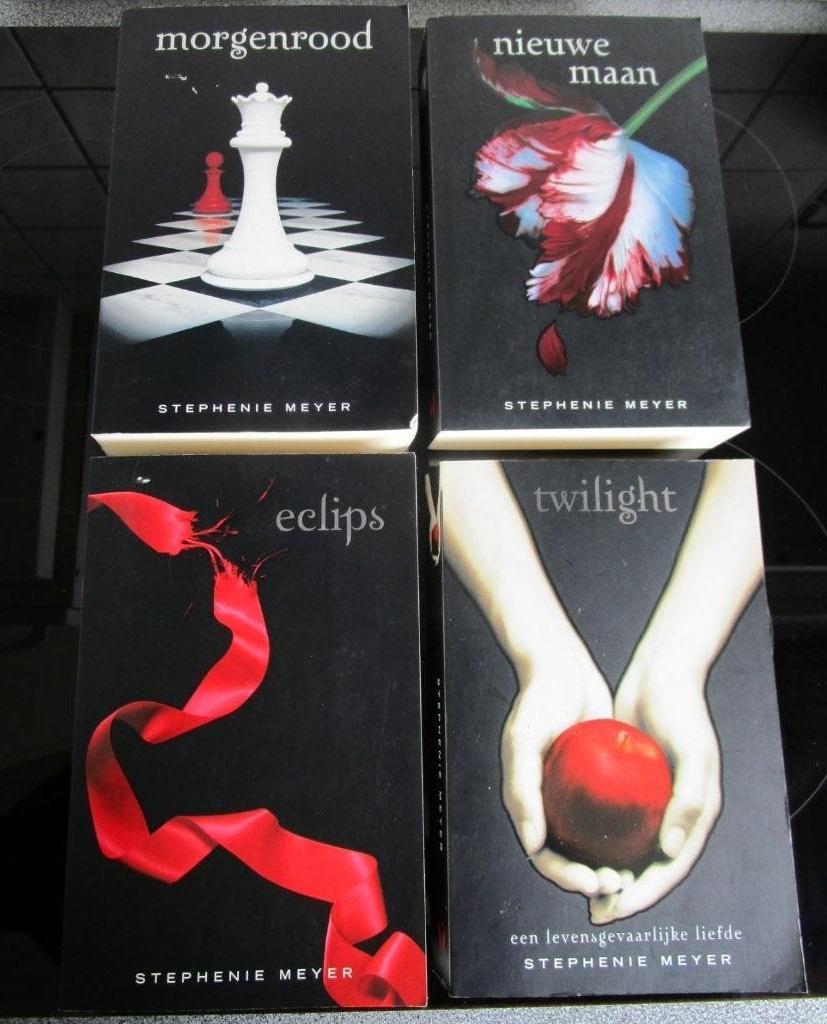 Twilight Saga Collection – Stephenie Mey (4 boeken), Boeken, Ophalen of Verzenden, Gelezen, Stephenie Meyer