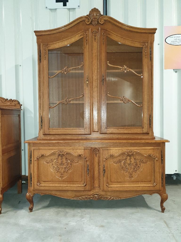 Vitrine de style Louis XV. Il peut être fourni., 25 à 50 cm, 100 à 150 cm, Utilisé, Chêne