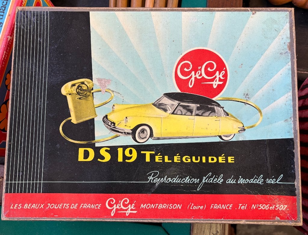 Citroën DS 19 • 1959 Gégé • voiture téléguidée à piles •, Envoi